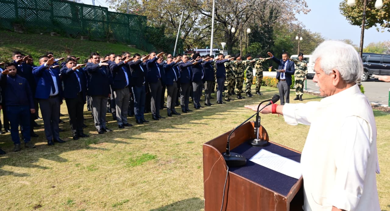 'LG J&K administers Unity Pledge to Officers, staff of Raj Bhawan'