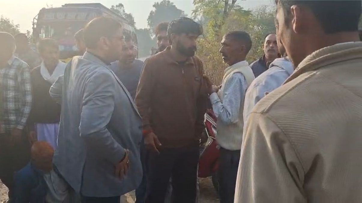 Minister Satish Sharma stops to help road accident Victim near Akhnoor
