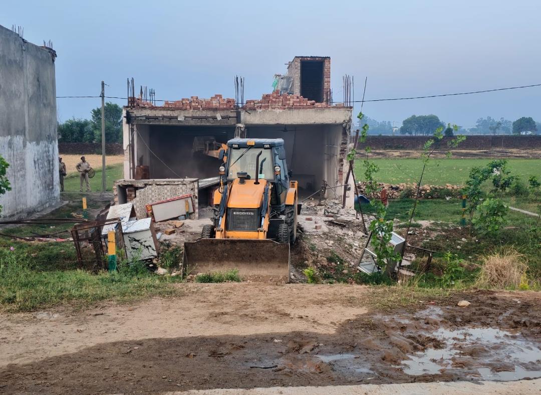 'JDA demolishes 15 Structures along the Ring Road Jammu: VC JDA leads the drive personally'