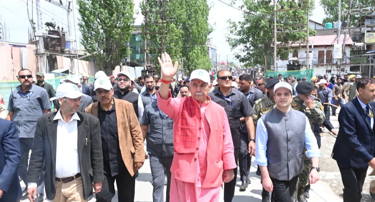 'LG Manoj Sinha in Budgam, announces an informal 'Parents Brigade' in every village and city'
