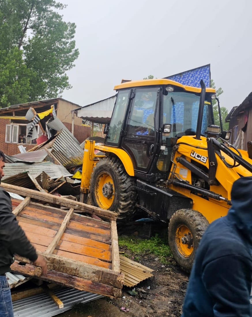 ' Srinagar Police cracks Down on Drug Network, Demolishes Illegal Structure Raised by Notorious Peddler'