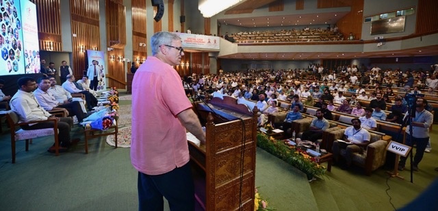 'CM Omar Abdullah honours 580 outstanding J&K Sportspersons '
