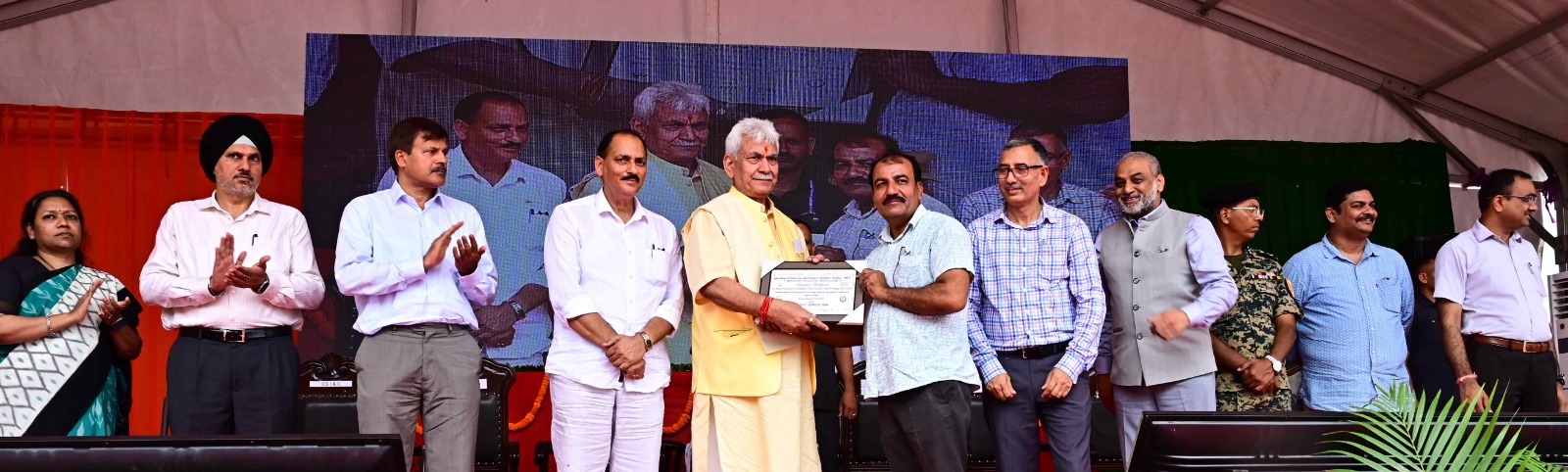'LG Manoj Sinha visits Vibrant Village Karol Krishna in Kathua'