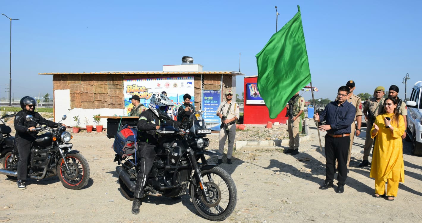 ' Div Com Jammu flags off Jammu–Basohli Bike Ride '