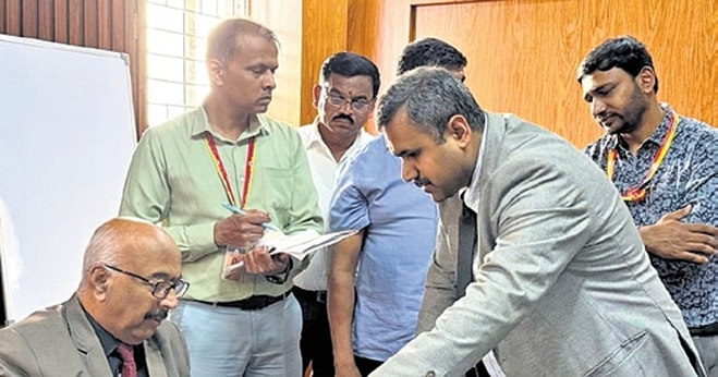 'Karnataka: 06 RTO Offices raided: 49 RCs and 83 DLs seized: Large-scale irregularities uncovered'