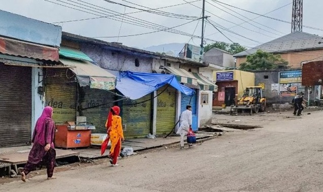 Hundreds of residents along LoC and the International Border evacuated to safer zones 