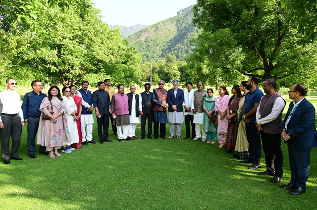 Parliamentary Standing Committee on External Affairs calls on CM Omar Abdullah 
