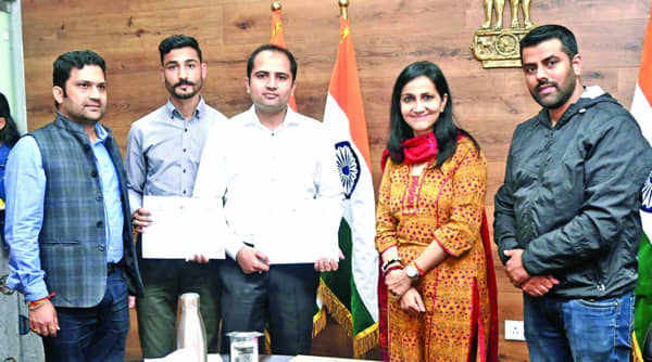 Prerna advocates for enhanced opportunities for local designers, artists to promote, preserve J&K’s rich cultural legacy