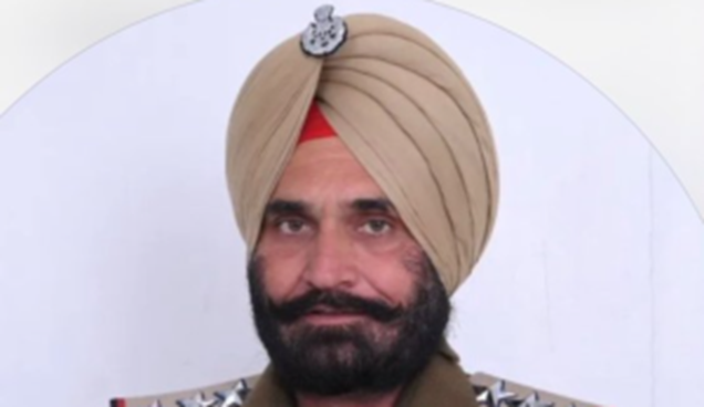  Police inspector arrests  with 3.35 kg heroin, six pistols