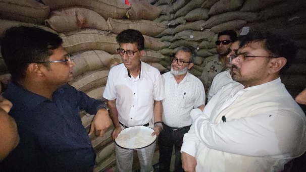 Minister Satish Sharma inspects  Hotels , Establishments