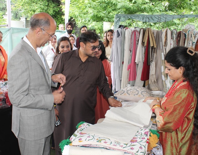 Satish Sharma pitches for promotion of indigenous products at Maple, Ivy Flea Market in Srinagar 