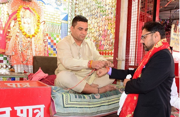 Satish Sharma visits Bawe Wali Mata; prays for J&K’s peace, prosperity