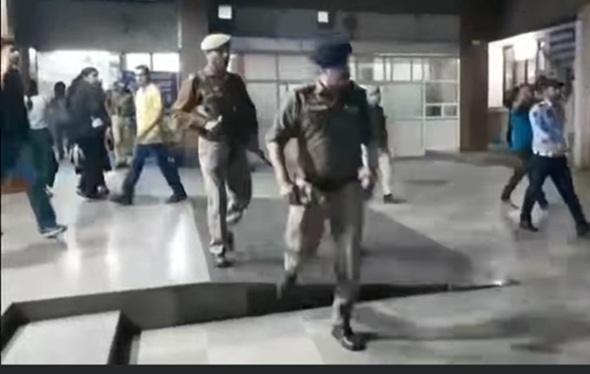 DGP J&K Nalin Prabhat visits GMC Jammu, meets injured Jawans