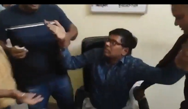 'UP ACB arrests red-handed  a Fisheries Development Agency Officer while accepting a bribe of Rs 14,000 '