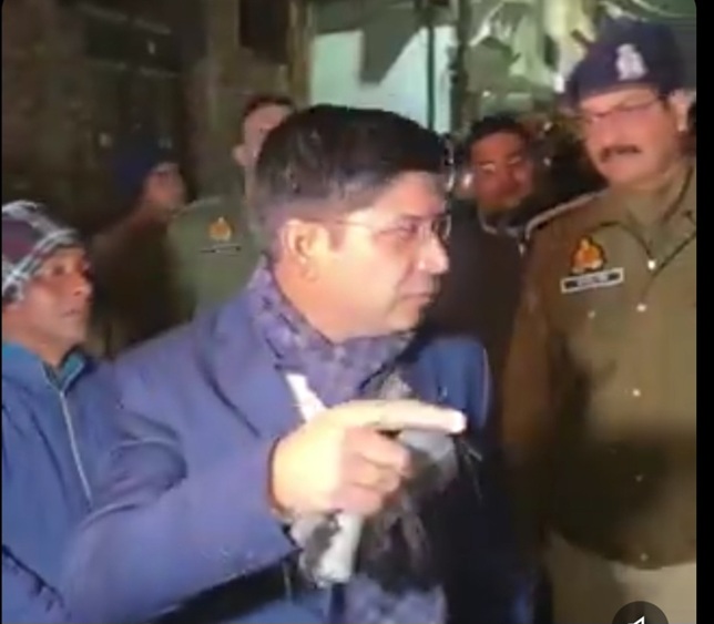 Sambhal: DM/SP raid 500 houses at 4AM in the morning in electricity theft case