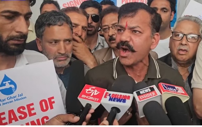 Jal Shakti contractors of Jammu joins protest at Srinagar over Rs 1,500 crore pending dues: