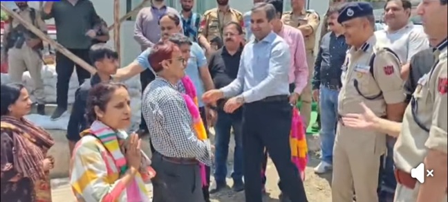  District Administration Ramban under Alyas  Khan, warmly welcome devotees participating in annual Kheer Bhawani Mela