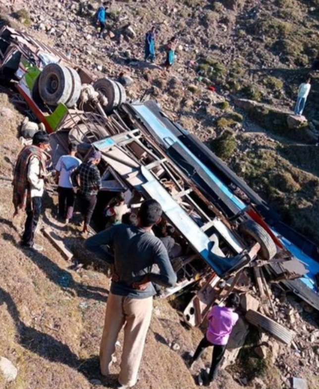 02 killed & 16 injured in an accident in J&K