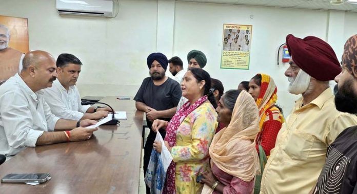 BJP MLAs Yudhvir Sethi, Surinder Kumar hold public darbar
