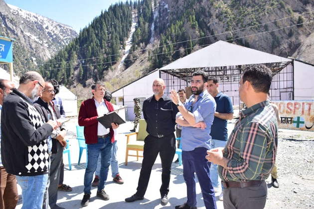 Secretary Health J&K Syed Abid visits Baltal