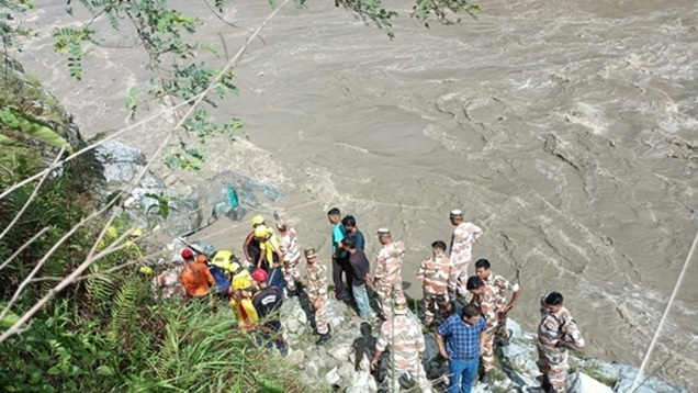 02 killed , 09 missing as bus falls into a river in Uttaranchal 