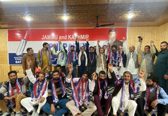 Farooq Abdullah desires power for his son, but martyrdom for Children of common people: Ghulam Hassan Mir