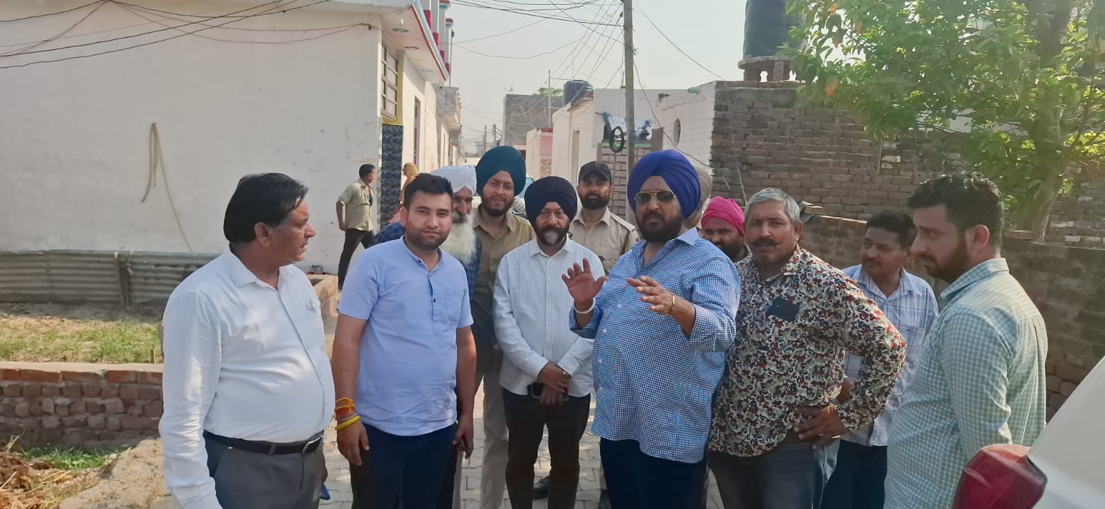  Manjit, Tony visit Zero Line villages of Suchetgarh