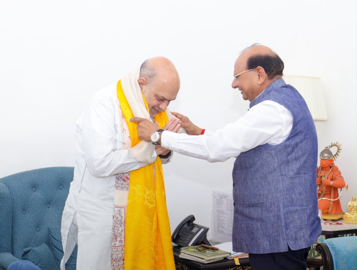 'LG Ladakh & fmr LG Delhi Vinai Kumar Saxena meets HM Amit Shah'