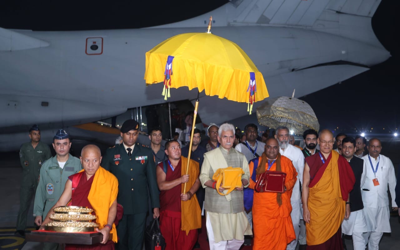 LG Manoj Sinha arrives at Delhi with Holy Relics of Lord Buddha 