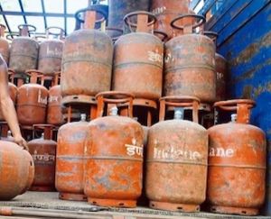 LPG Gas cylinder prices slashed by Rs 200 for all consumers
