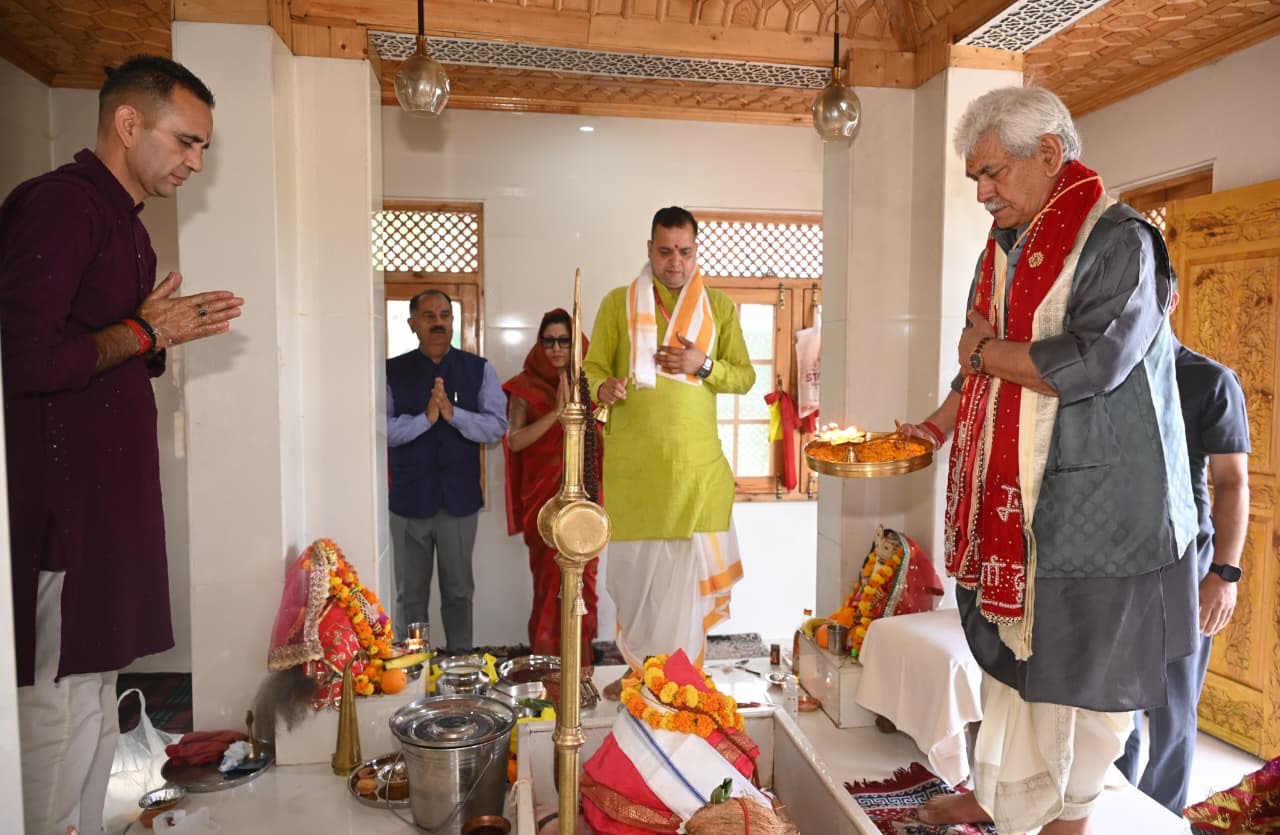 'LG Manoj Sinha attends Puja on Somnath Swabhiman Parv'