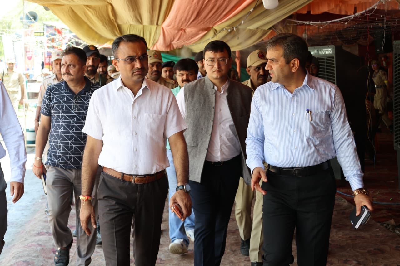 'Div Com Jammu visits Chanderkote Yatra Camp in Ramban, Langar sites and Lodgement centres in Udhampur'