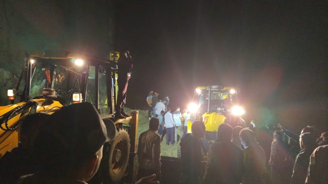 17 killed killed, 03 rescued in a massive landslide  in Himachal