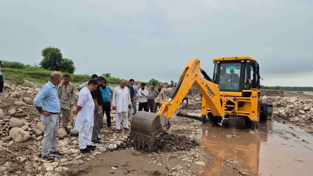 BJP MLA Surinder Kumar in action in J&K ; Notice issued to Contractor