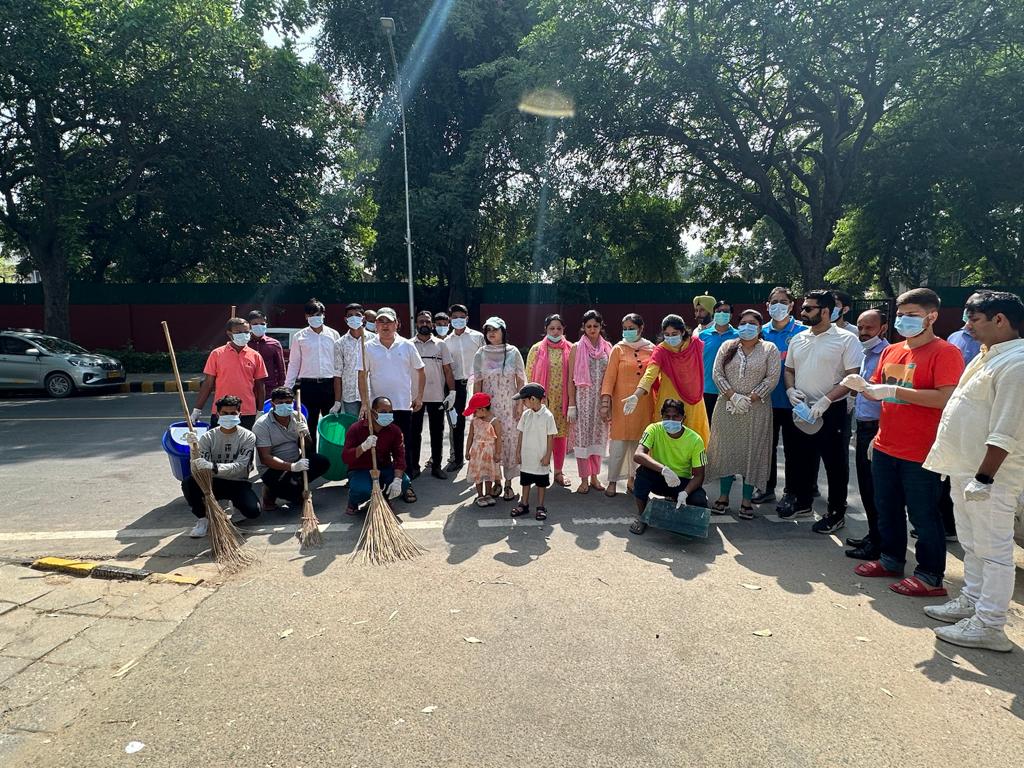'J&K: RC Office celebrates shramdaan for Swachhata'
