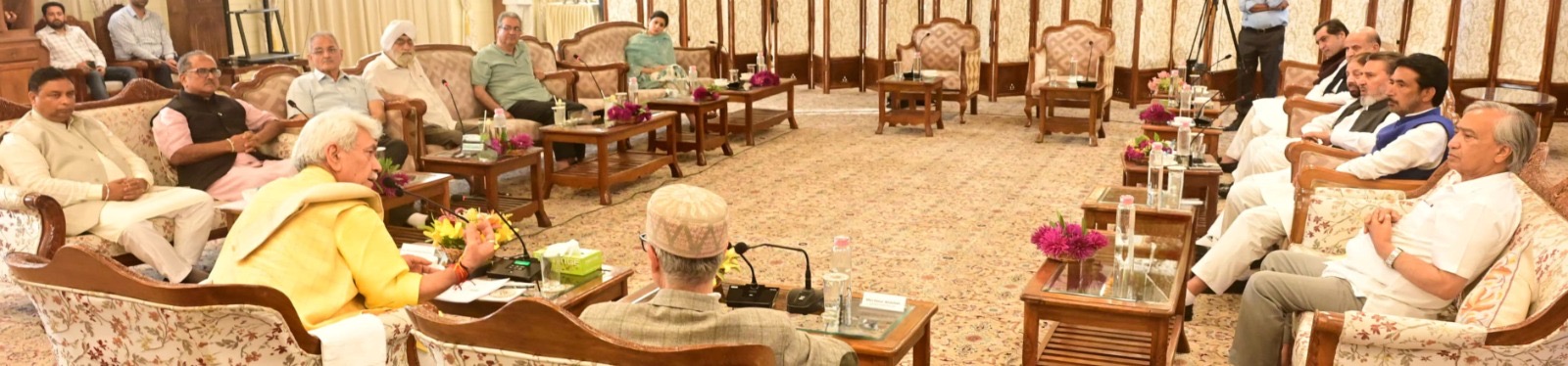 LG J&K  meets CM J&K , Political Leaders including Ex Dy CMs ; discusses preparations for Shri Amarnath Ji Yatra