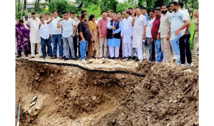 'Sat Sharma , Devender Manyal visit flood-hit areas of Ramgarh'