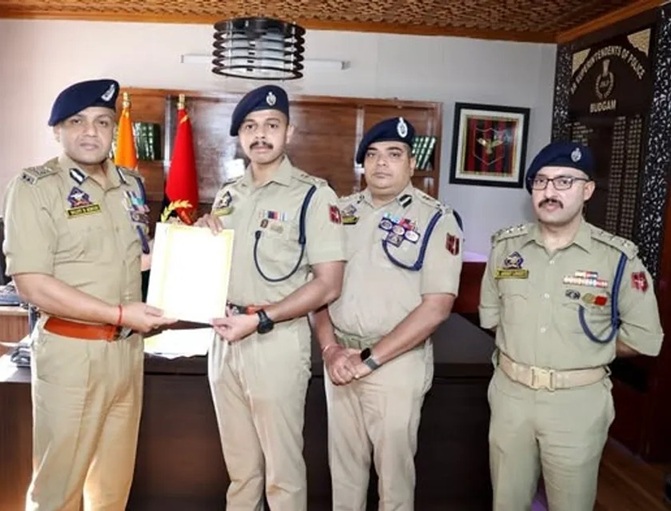'IGP Kashmir felicitates Budgam Police for busting fake employment syndicate,'