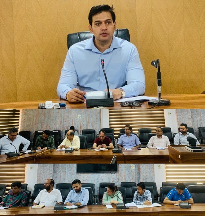 DC Kathua chairs District Road Safety Committee meeting , Seeks focus on decongesting roads, enhancing commuter safety 