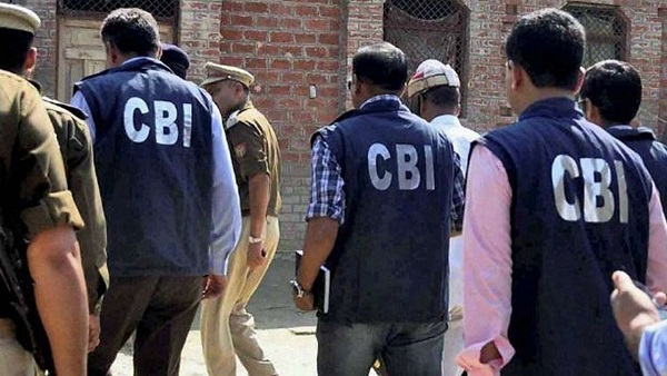 CBI traps and arrests  a Police Sub-Inspector while accepting bribe of Rs 4.5 Lakh