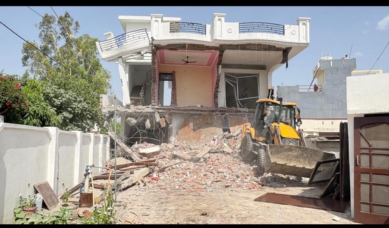Jammu Administration & Police demolish 3 Commercial/Residential Buildings worth multi crores in strong Action against alleged Drug Peddlers