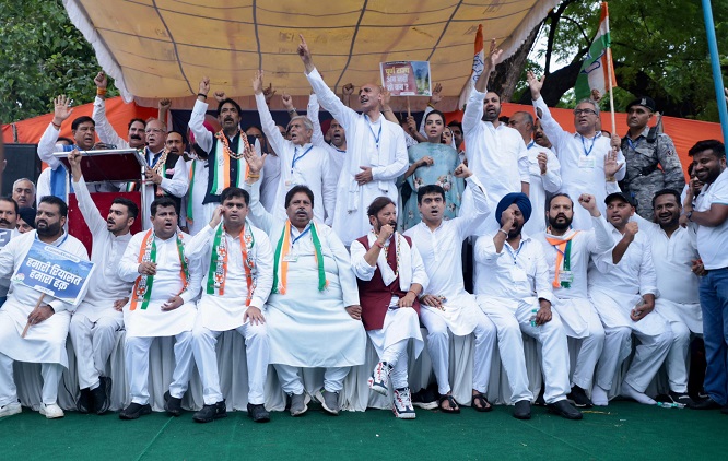 J&K Congress Leaders protest in Delhi for Statehood