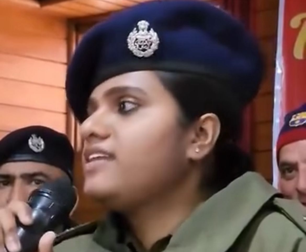 SP Sopore Divya D encourages Youth ; says could not clear Prelims in 3 Attempts , cleared IPS in 4th Attempt