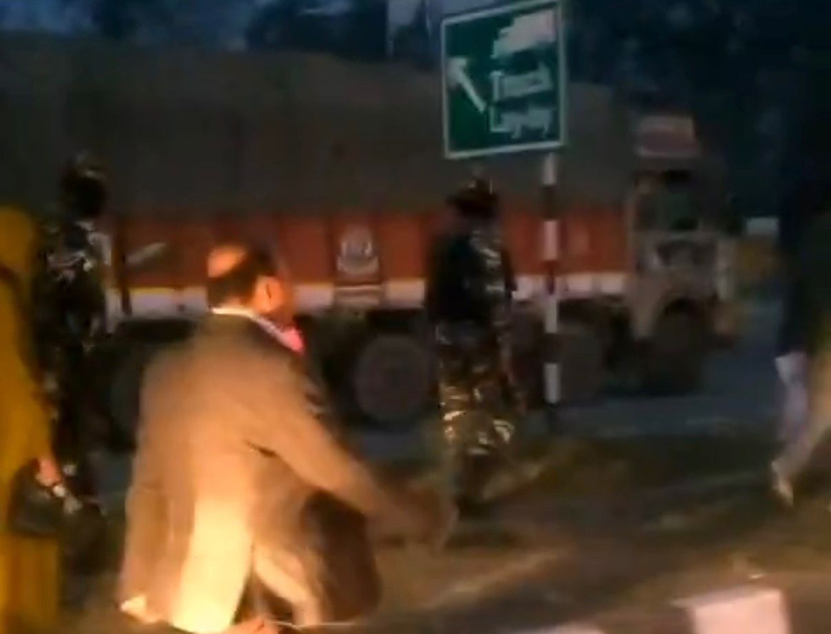 'DyCM J&K takes Serious Note of Traffic Congestion at Mir Bazar, Anantnag; Walks 4 kms on foot to move ahead'