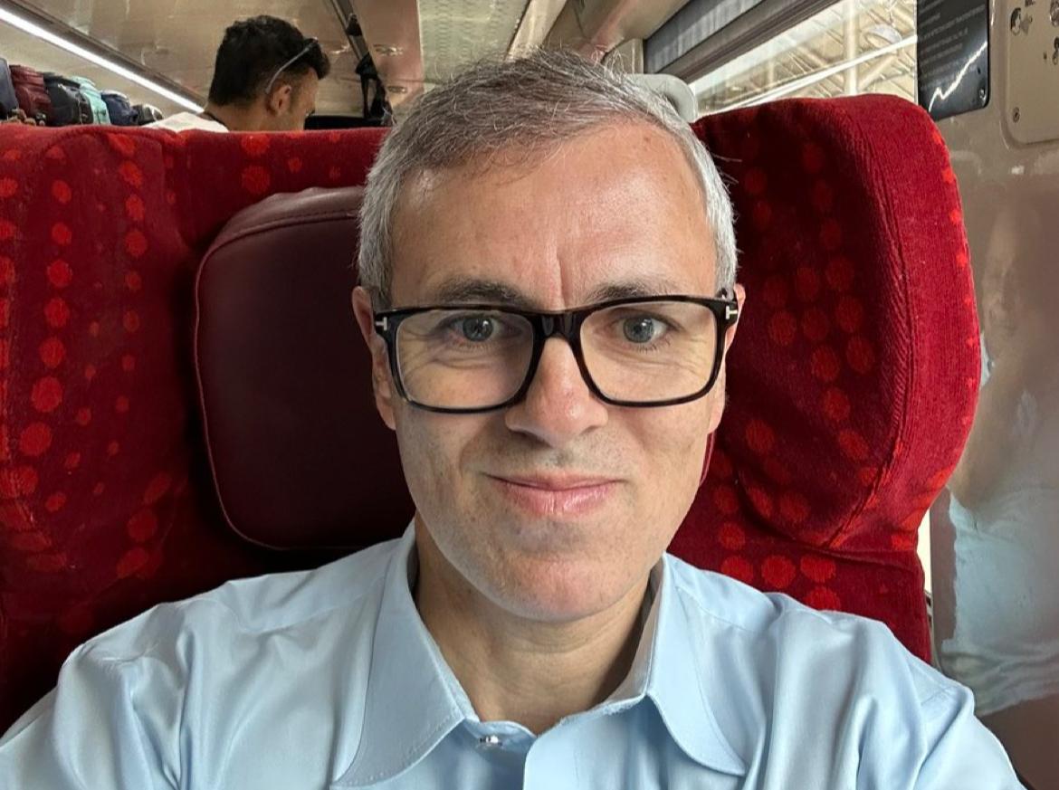 CM J&K Omar Abdullah travels on Vande Bharat Train from Srinagar to Jammu 