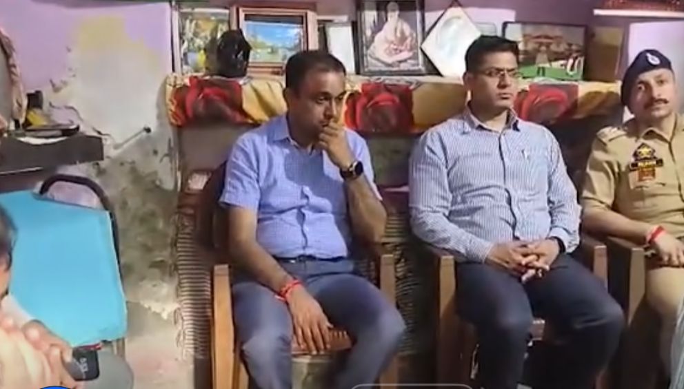 DivCom Jammu visits residences  of Martyrs in  Poonch 