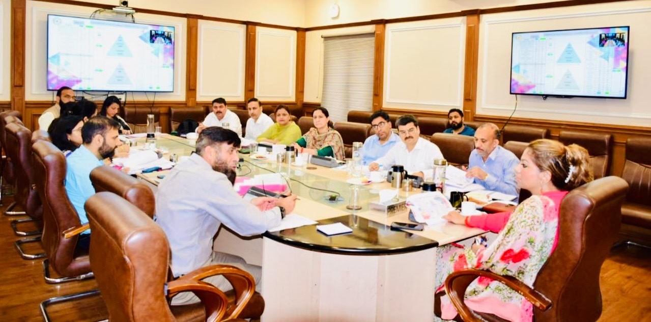 'Yasha Mudgal reviews functioning of Registrar Cooperative Societies'