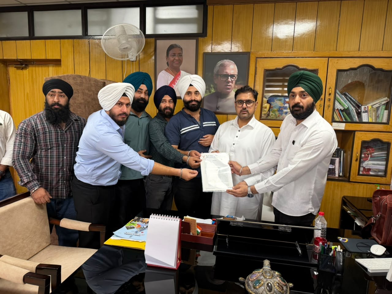 Rissam submits memorandum to Minister Satish Sharma, demands official language status to Punjabi in Jammu & Kashmir