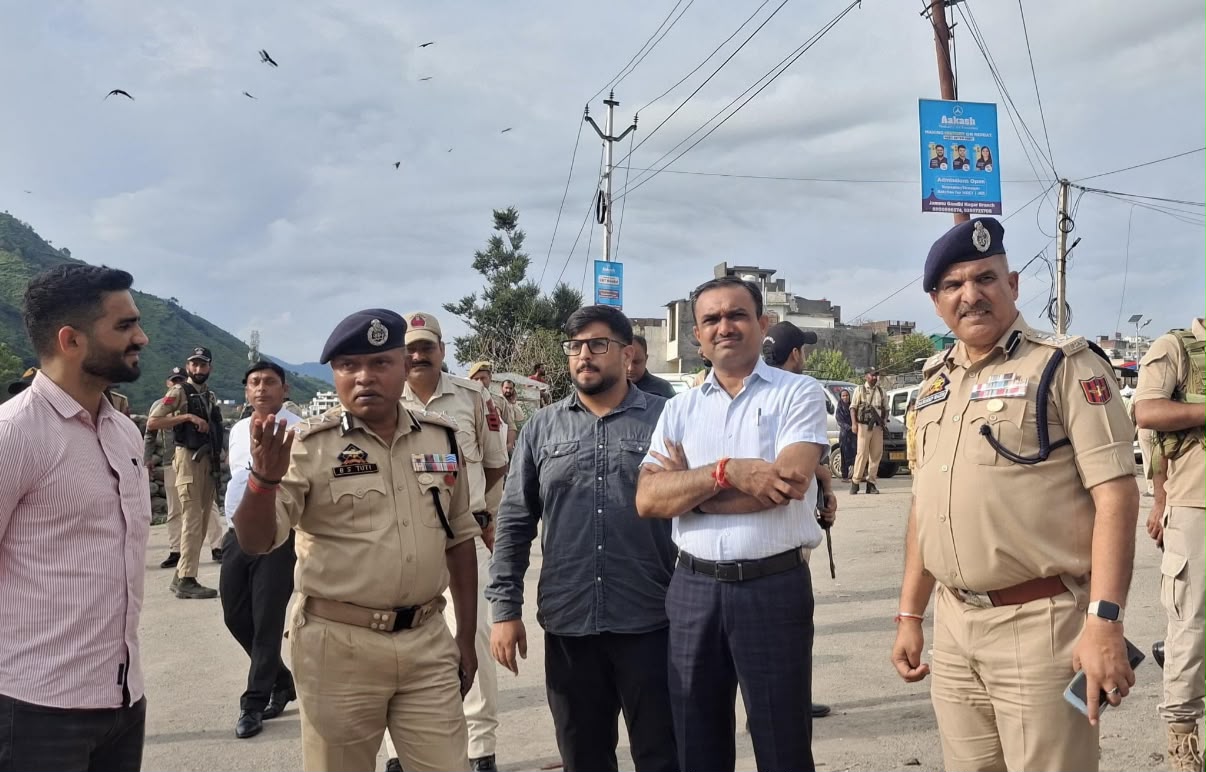 'DivCom Jammu , IGP Jammu visit flood affected areas of Rajouri '