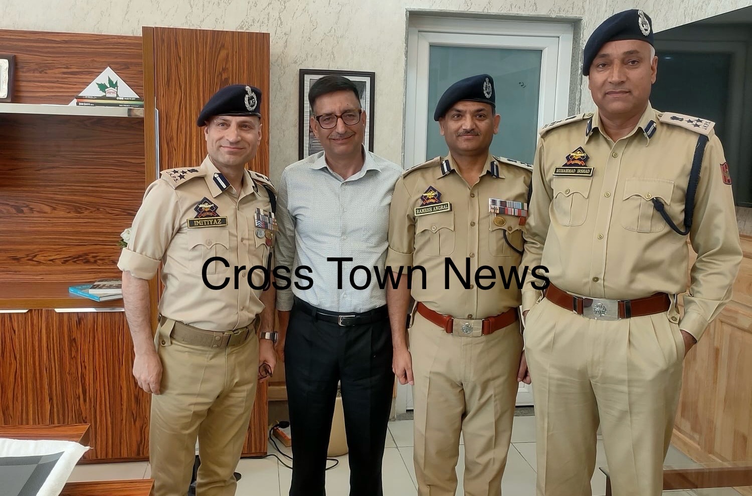 SJM Gillani conducts pipping of newly promoted DIGs Imtiaz , Ramesh Angral , Arshad